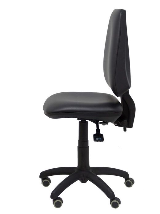 Modelo Elche S -  Silla de oficina ergonómica con mecanismo asincro, regulable en altura y ruedas de parqué. Asiento y respaldo tapizados en similpiel color negro.