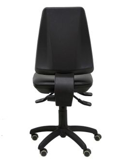 Modelo Elche S -  Silla de oficina ergonómica con mecanismo asincro, regulable en altura y ruedas de parqué. Asiento y respaldo tapizados en similpiel color negro.