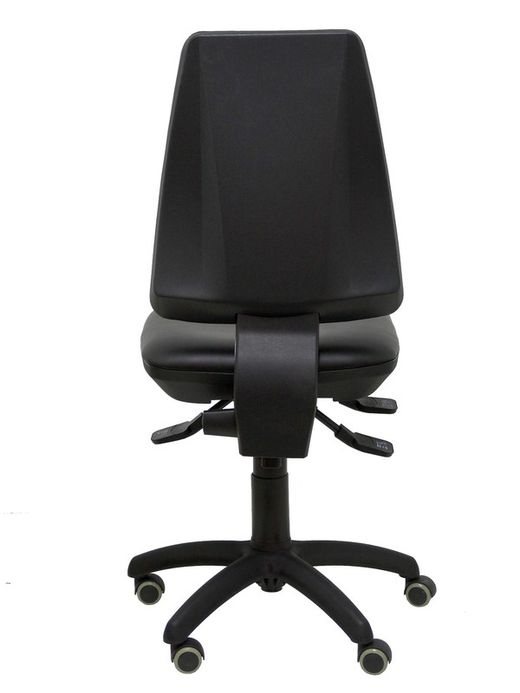 Modelo Elche S -  Silla de oficina ergonómica con mecanismo asincro, regulable en altura y ruedas de parqué. Asiento y respaldo tapizados en similpiel color negro.