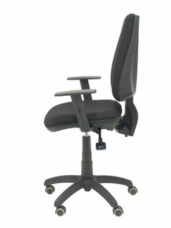 Modelo Elche S - Silla de oficina ergonómica con mecanismo asincro, regulable en altura y ruedas de parqué - Asiento y respaldo tapizados en tejido BALI color negro. (BRAZOS REGULABLES EN ALTURA)