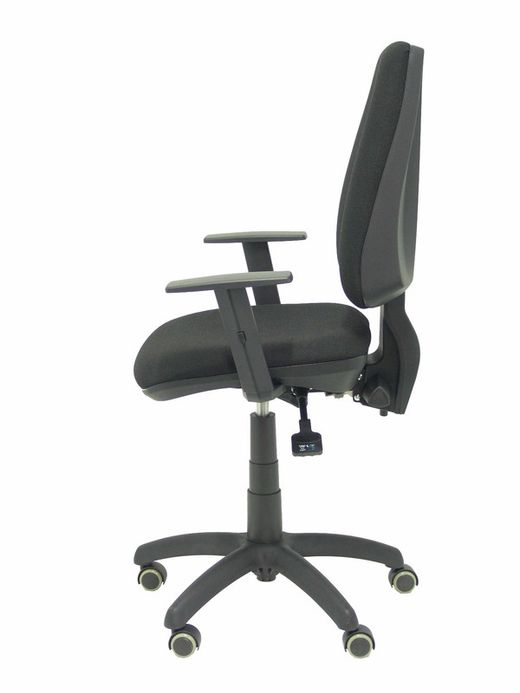 Modelo Elche S - Silla de oficina ergonómica con mecanismo asincro, regulable en altura y ruedas de parqué - Asiento y respaldo tapizados en tejido BALI color negro. (BRAZOS REGULABLES EN ALTURA)