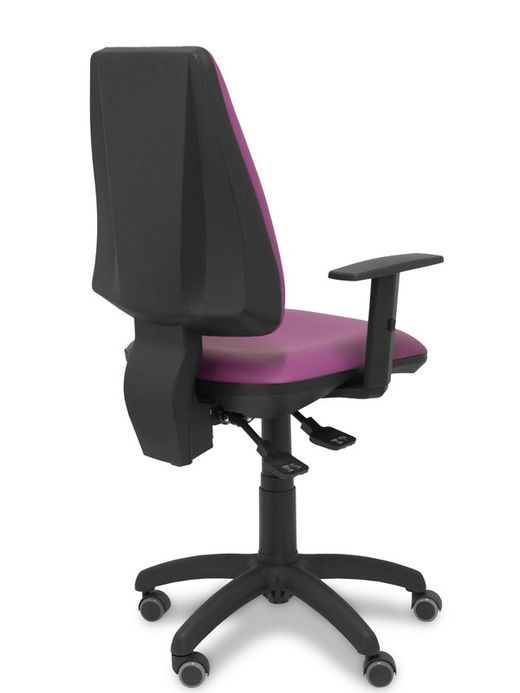 Modelo Elche S - Silla de oficina ergonómica con mecanismo asincro y regulable en altura. Ruedas de goma especiales para suelos delicados - Asiento y respaldo tapizados en similpiel color morado(BRAZOS REGULABLES INCLUIDOS)