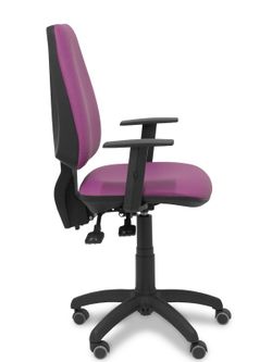 Modelo Elche S - Silla de oficina ergonómica con mecanismo asincro y regulable en altura. Ruedas de goma especiales para suelos delicados - Asiento y respaldo tapizados en similpiel color morado(BRAZOS REGULABLES INCLUIDOS)