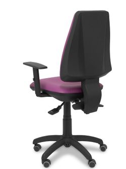 Modelo Elche S - Silla de oficina ergonómica con mecanismo asincro y regulable en altura. Ruedas de goma especiales para suelos delicados - Asiento y respaldo tapizados en similpiel color morado(BRAZOS REGULABLES INCLUIDOS)