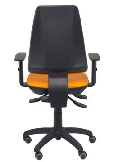 Modelo Elche S - Silla de oficina ergonómica con mecanismo asincro y regulable en altura. Ruedas de goma especiales para suelos delicados - Asiento y respaldo tapizados en similpiel color naranja (BRAZOS REGULABLES INCLUIDOS)