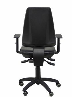 Modelo Elche S - Silla de oficina ergonómica con mecanismo asincro y regulable en altura. Ruedas de goma especiales para suelos delicados - Asiento y respaldo tapizados en similpiel color negro (BRAZOS REGULABLES INCLUIDOS)