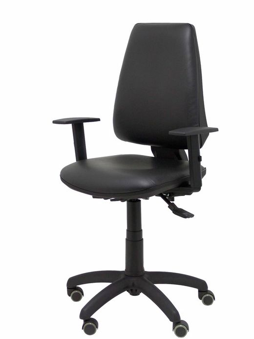 Modelo Elche S - Silla de oficina ergonómica con mecanismo asincro y regulable en altura. Ruedas de goma especiales para suelos delicados - Asiento y respaldo tapizados en similpiel color negro (BRAZOS REGULABLES INCLUIDOS)