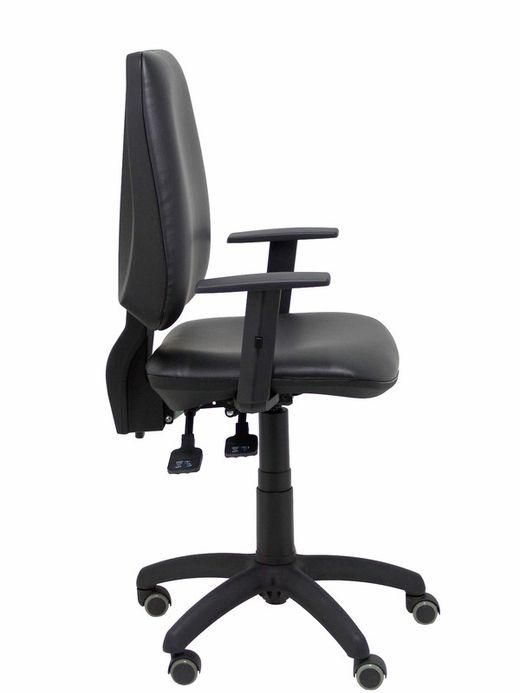 Modelo Elche S - Silla de oficina ergonómica con mecanismo asincro y regulable en altura. Ruedas de goma especiales para suelos delicados - Asiento y respaldo tapizados en similpiel color negro (BRAZOS REGULABLES INCLUIDOS)