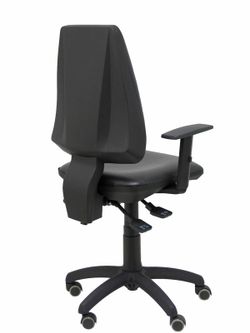 Modelo Elche S - Silla de oficina ergonómica con mecanismo asincro y regulable en altura. Ruedas de goma especiales para suelos delicados - Asiento y respaldo tapizados en similpiel color negro (BRAZOS REGULABLES INCLUIDOS)