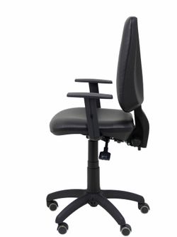 Modelo Elche S - Silla de oficina ergonómica con mecanismo asincro y regulable en altura. Ruedas de goma especiales para suelos delicados - Asiento y respaldo tapizados en similpiel color negro (BRAZOS REGULABLES INCLUIDOS)