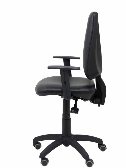 Modelo Elche S - Silla de oficina ergonómica con mecanismo asincro y regulable en altura. Ruedas de goma especiales para suelos delicados - Asiento y respaldo tapizados en similpiel color negro (BRAZOS REGULABLES INCLUIDOS)
