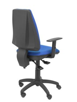 Modelo Elche S - Silla de oficina ergonómica con mecanismo sincro, regulable en altura y ruedas de nailon - Asiento y respaldo tapizados en tejido BALI color azul (BRAZOS REGULABLES EN ALTURA)