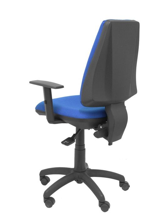 Modelo Elche S - Silla de oficina ergonómica con mecanismo sincro, regulable en altura y ruedas de nailon - Asiento y respaldo tapizados en tejido BALI color azul (BRAZOS REGULABLES EN ALTURA)