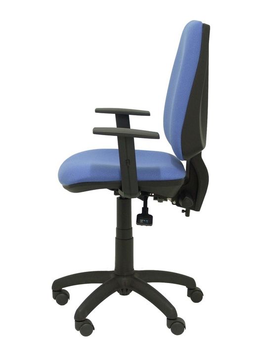 Modelo Elche S - Silla de oficina ergonómica con mecanismo sincro, regulable en altura y ruedas de nailon - Asiento y respaldo tapizados en tejido BALI color azul claro (BRAZOS REGULABLES EN ALTURA)
