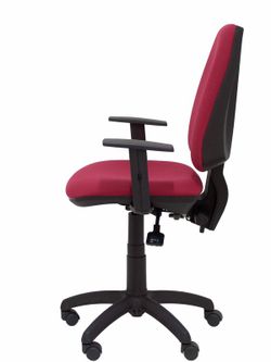 Modelo Elche S - Silla de oficina ergonómica con mecanismo sincro, regulable en altura y ruedas de nailon - Asiento y respaldo tapizados en tejido BALI color granate (BRAZOS REGULABLES EN ALTURA)