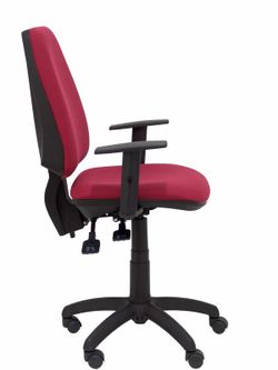 Modelo Elche S - Silla de oficina ergonómica con mecanismo sincro, regulable en altura y ruedas de nailon - Asiento y respaldo tapizados en tejido BALI color granate (BRAZOS REGULABLES EN ALTURA)