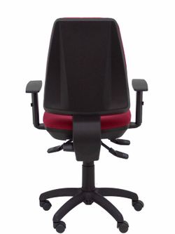 Modelo Elche S - Silla de oficina ergonómica con mecanismo sincro, regulable en altura y ruedas de nailon - Asiento y respaldo tapizados en tejido BALI color granate (BRAZOS REGULABLES EN ALTURA)