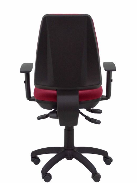 Modelo Elche S - Silla de oficina ergonómica con mecanismo sincro, regulable en altura y ruedas de nailon - Asiento y respaldo tapizados en tejido BALI color granate (BRAZOS REGULABLES EN ALTURA)