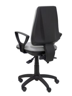 Modelo Elche S - Silla de oficina ergonómica con mecanismo sincro, regulable en altura y ruedas de nailon - Asiento y respaldo tapizados en tejido BALI color gris (BRAZOS FIJOS INCLUIDOS)