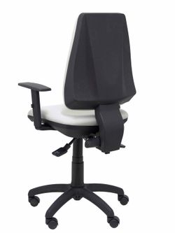 Modelo Elche S - Silla de oficina ergonómica con mecanismo sincro, regulable en altura y ruedas de nailon - Asiento y respaldo tapizados en tejido BALI color gris (BRAZOS REGULABLES EN ALTURA)