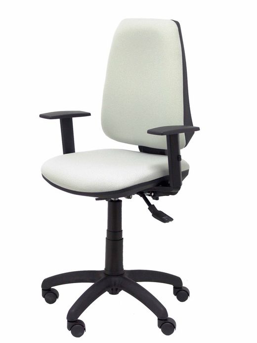 Modelo Elche S - Silla de oficina ergonómica con mecanismo sincro, regulable en altura y ruedas de nailon - Asiento y respaldo tapizados en tejido BALI color gris (BRAZOS REGULABLES EN ALTURA)