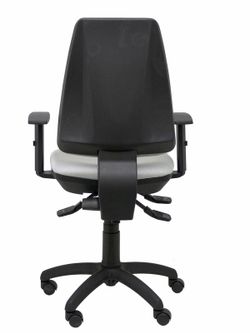 Modelo Elche S - Silla de oficina ergonómica con mecanismo sincro, regulable en altura y ruedas de nailon - Asiento y respaldo tapizados en tejido BALI color gris (BRAZOS REGULABLES EN ALTURA)