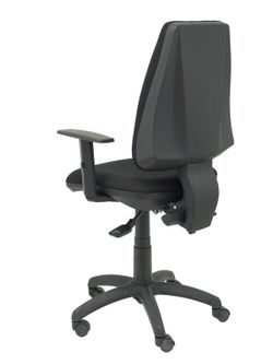 Modelo Elche S - Silla de oficina ergonómica con mecanismo sincro, regulable en altura y ruedas de nailon - Asiento y respaldo tapizados en tejido BALI color negro (BRAZOS REGULABLES EN ALTURA)