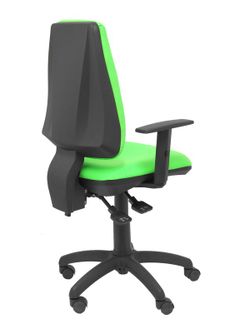 Modelo Elche S - Silla de oficina ergonómica con mecanismo sincro, regulable en altura y ruedas de nailon - Asiento y respaldo tapizados en tejido BALI color pistacho (BRAZOS REGULABLES EN ALTURA)