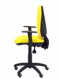 Modelo Elche S - Silla de oficina ergonómica con mecanismo sincro, regulable en altura y ruedas de parqué - Asiento y respaldo tapizados en tejido BALI color amarillo (BRAZOS REGULABLES EN ALTURA)