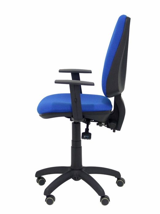 Modelo Elche S - Silla de oficina ergonómica con mecanismo sincro, regulable en altura y ruedas de parqué - Asiento y respaldo tapizados en tejido BALI color azul (BRAZOS REGULABLES EN ALTURA)