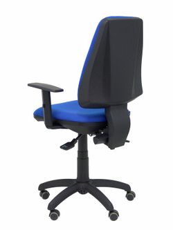 Modelo Elche S - Silla de oficina ergonómica con mecanismo sincro, regulable en altura y ruedas de parqué - Asiento y respaldo tapizados en tejido BALI color azul (BRAZOS REGULABLES EN ALTURA)