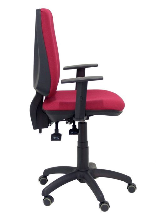 Modelo Elche S - Silla de oficina ergonómica con mecanismo sincro, regulable en altura y ruedas de parqué - Asiento y respaldo tapizados en tejido BALI color granate (BRAZOS REGULABLES EN ALTURA)