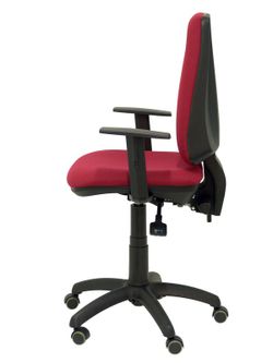 Modelo Elche S - Silla de oficina ergonómica con mecanismo sincro, regulable en altura y ruedas de parqué - Asiento y respaldo tapizados en tejido BALI color granate (BRAZOS REGULABLES EN ALTURA)