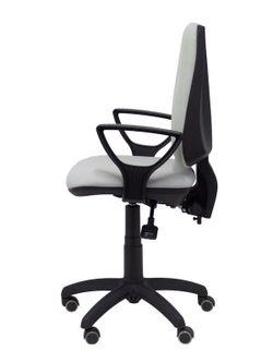 Modelo Elche S - Silla de oficina ergonómica con mecanismo sincro, regulable en altura y ruedas de parqué - Asiento y respaldo tapizados en tejido BALI color gris (BRAZOS FIJOS INCLUIDOS)