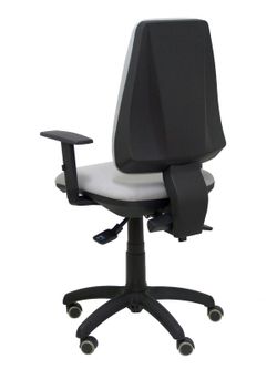 Modelo Elche S - Silla de oficina ergonómica con mecanismo sincro, regulable en altura y ruedas de parqué - Asiento y respaldo tapizados en tejido BALI color gris (BRAZOS REGULABLES EN ALTURA)