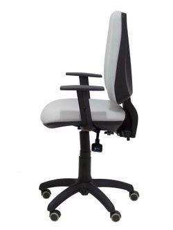 Modelo Elche S - Silla de oficina ergonómica con mecanismo sincro, regulable en altura y ruedas de parqué - Asiento y respaldo tapizados en tejido BALI color gris (BRAZOS REGULABLES EN ALTURA)