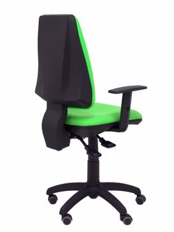 Modelo Elche S - Silla de oficina ergonómica con mecanismo sincro, regulable en altura y ruedas de parqué - Asiento y respaldo tapizados en tejido BALI color pistacho (BRAZOS REGULABLES EN ALTURA)