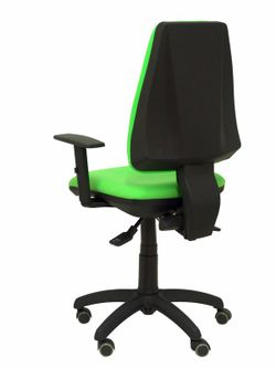Modelo Elche S - Silla de oficina ergonómica con mecanismo sincro, regulable en altura y ruedas de parqué - Asiento y respaldo tapizados en tejido BALI color pistacho (BRAZOS REGULABLES EN ALTURA)