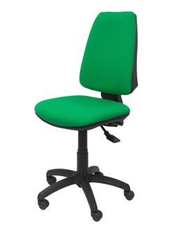 Modelo Elche S - Silla de oficina ergonómica con mecanismo sincro, regulable en altura y ruedas de parqué  Asiento y respaldo tapizados en tejido BALI color verde