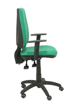 Modelo Elche S - Silla de oficina ergonómica con mecanismo sincro, regulable en altura y ruedas de parqué - Asiento y respaldo tapizados en tejido BALI color verde esmeralda (BRAZOS REGULABLES EN ALTURA)