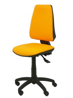Modelo Elche - Silla de oficina ergonómica con mecanismo asincro, regulable en altura. Asiento y respaldo tapizados en similpiel color naranja.