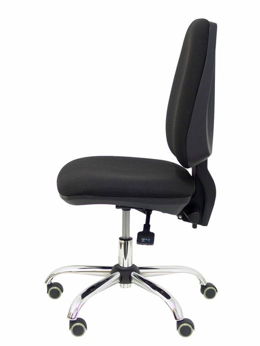 Modelo Elche - Silla de oficina ergonómica con mecanismo asincro y regulable en altura - Asiento y respaldo tapizados en tejido BALI color negro - Espuma viscoelástica, base cromada y ruedas con rodamiento de goma.