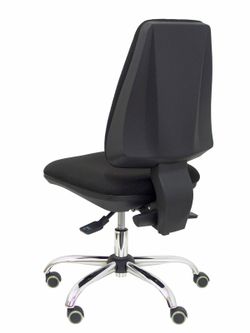 Modelo Elche - Silla de oficina ergonómica con mecanismo asincro y regulable en altura - Asiento y respaldo tapizados en tejido BALI color negro - Espuma viscoelástica, base cromada y ruedas con rodamiento de goma.