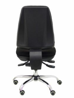 Modelo Elche - Silla de oficina ergonómica con mecanismo asincro y regulable en altura - Asiento y respaldo tapizados en tejido BALI color negro - Espuma viscoelástica, base cromada y ruedas con rodamiento de goma.