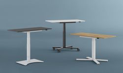 Modelo Griego - Mesa de trabajo regulable con ajuste electrico. Tablero de madera en color natural y estructura en color blanco. Dispone de ruedas con freno.