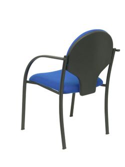 Modelo Hellin  Pack de 2 sillas confidente ergonómica con brazos fijos incorporados, apilable y estructura en color negro  Asiento y respaldo tapizados en tejido BALI color azul