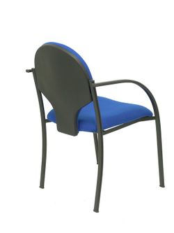 Modelo Hellin  Pack de 2 sillas confidente ergonómica con brazos fijos incorporados, apilable y estructura en color negro  Asiento y respaldo tapizados en tejido BALI color azul