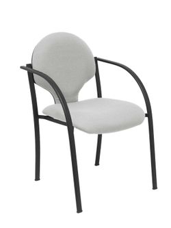 Modelo Hellin  Pack de 2 sillas confidente ergonómica con brazos fijos incorporados, apilable y estructura en color negro  Asiento y respaldo tapizados en tejido BALI color gris claro