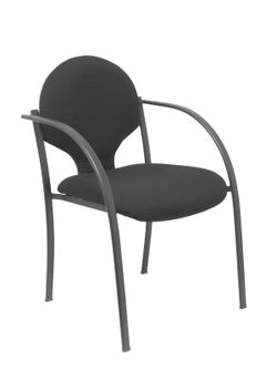 Modelo Hellin  Pack de 2 sillas confidente ergonómica con brazos fijos incorporados, apilable y estructura en color negro  Asiento y respaldo tapizados en tejido BALI color negro