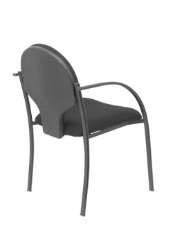 Modelo Hellin  Pack de 2 sillas confidente ergonómica con brazos fijos incorporados, apilable y estructura en color negro  Asiento y respaldo tapizados en tejido BALI color negro